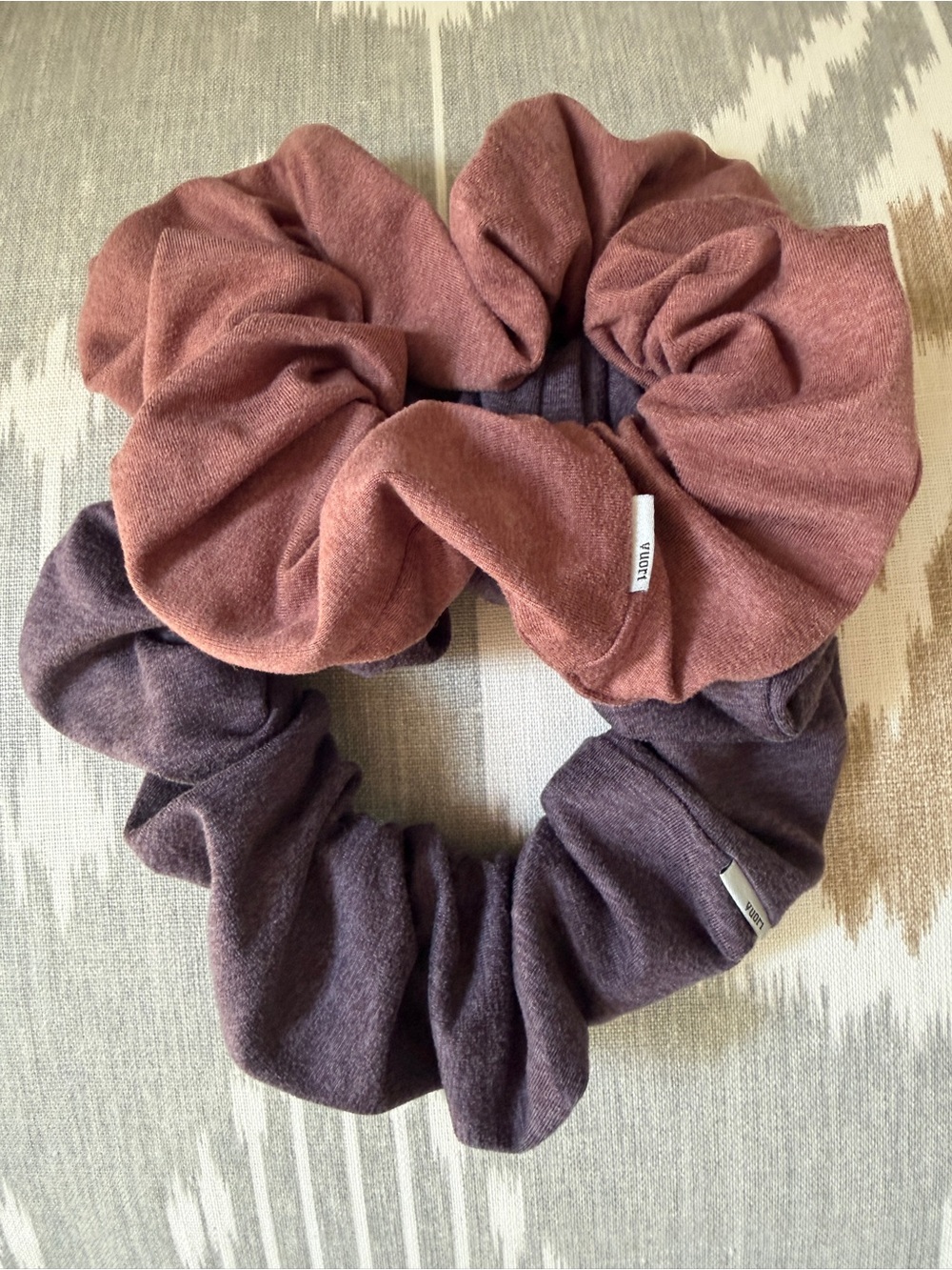 🤎💜 Vuori Elevation Thick Hair Tie Scrunchies Set of 2, Purple & Toasted Almond